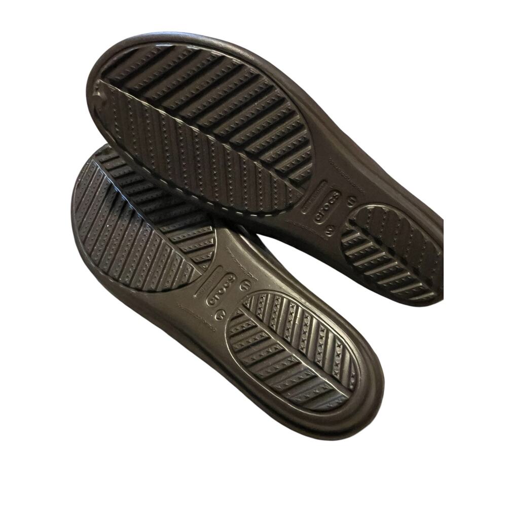 NWT Crocs Sanrah Circle with Espresso Walnut Relaxed Fit 11 - Picture 2 of 7